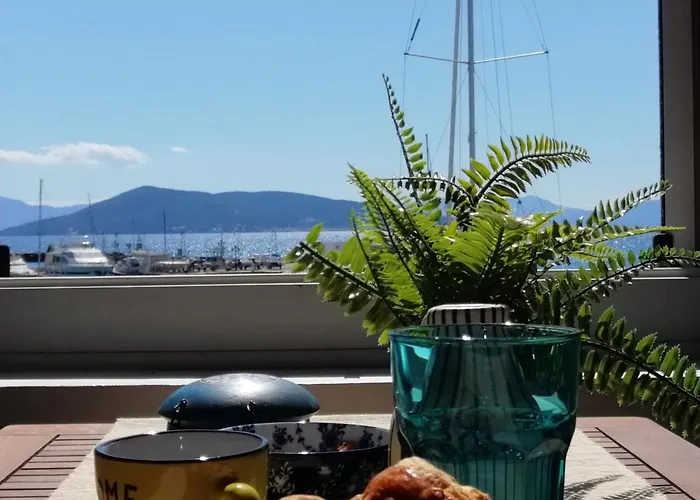 Aegina Port Apt 4